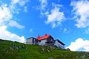 Chata Schneealpenhaus v pohorí Schneealpe